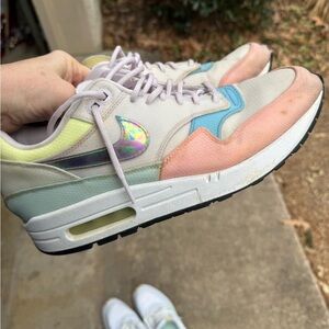 Nike Women's Sneakers in Pastel Pink, Blue, and Cream